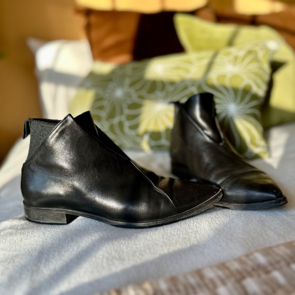 Coclico Arne Leather Bootie - Picture 2 of 9